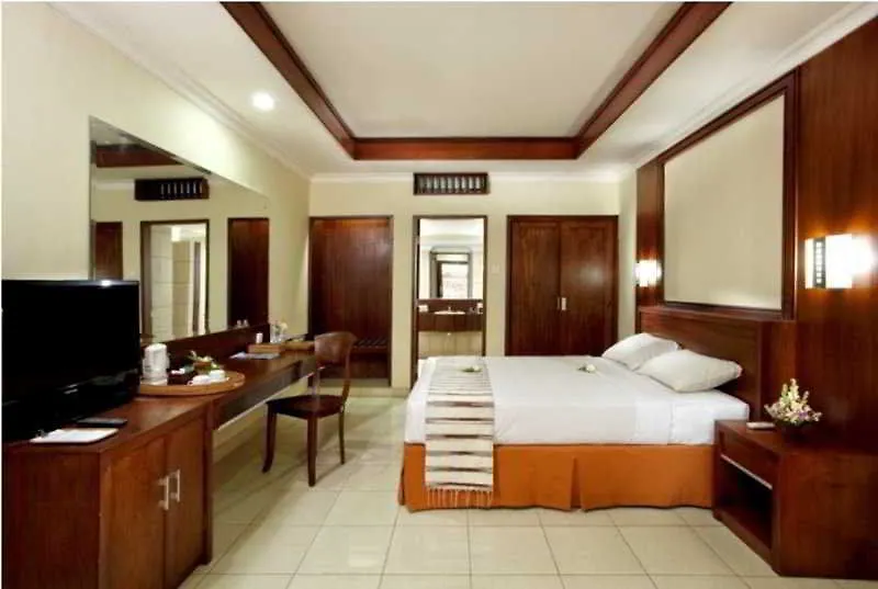 Champlung Mas Hotel Legian 4*,