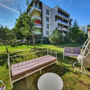 Beside Airport Апартаменты Отопени