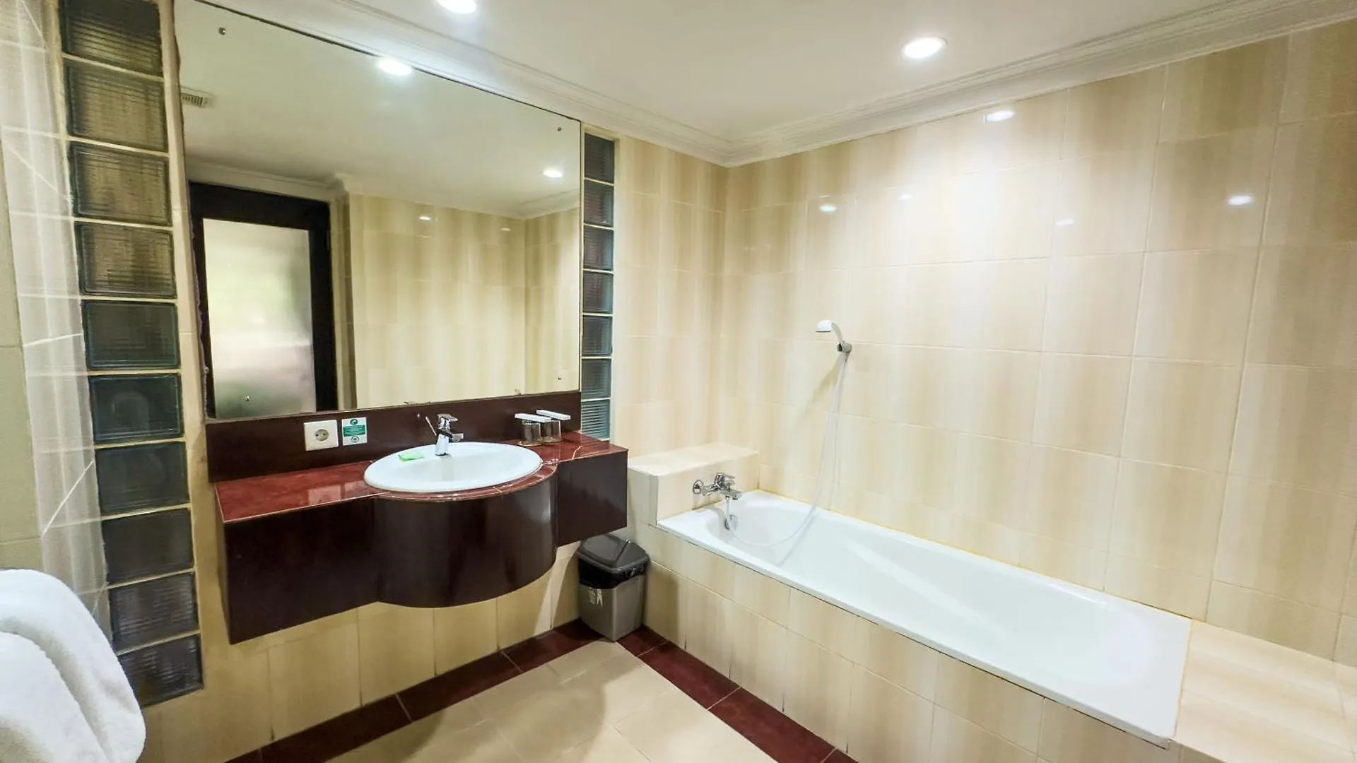 Champlung Mas Hotel Legian 4*, Legian (Bali) Indonesia