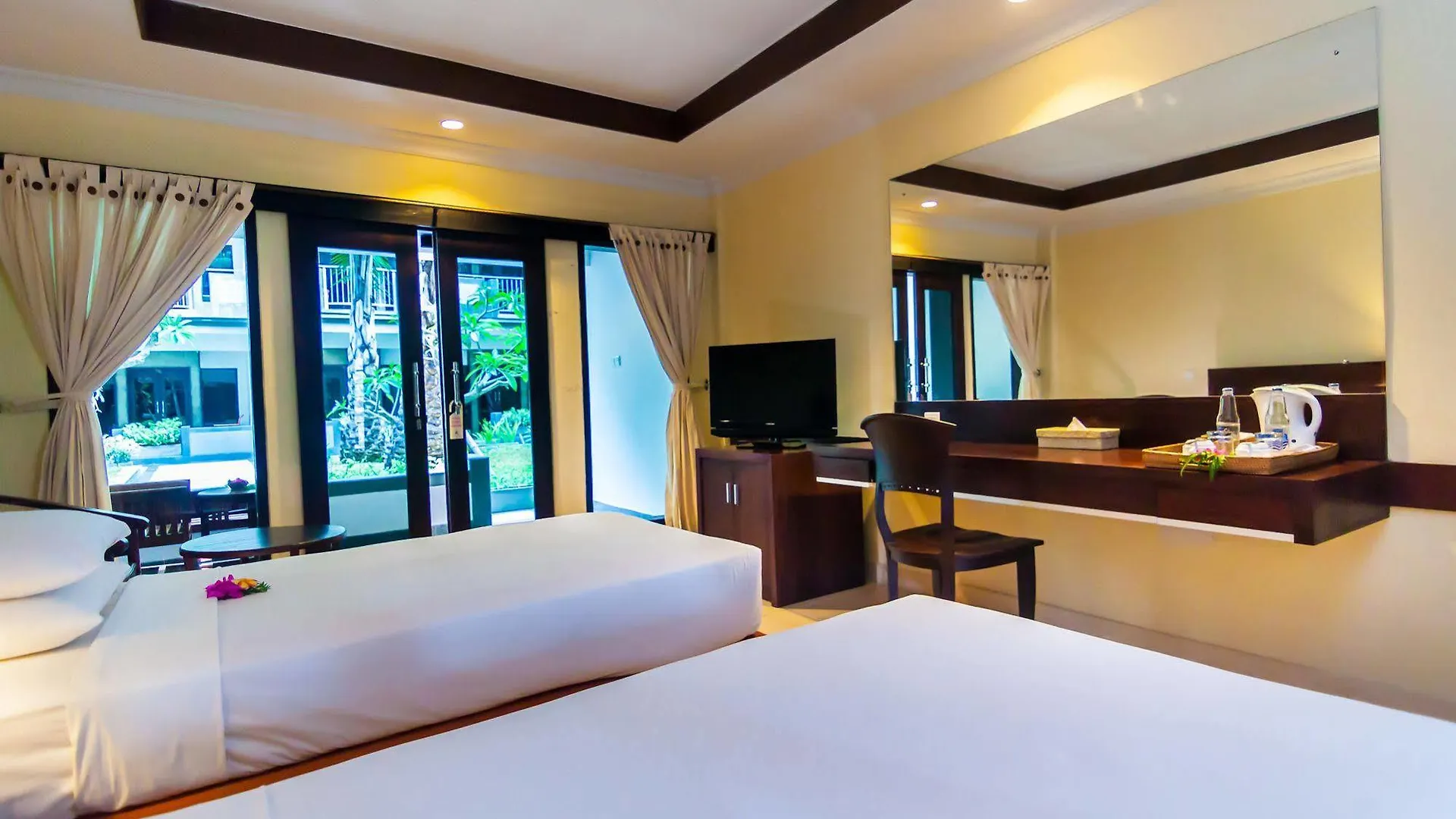 Champlung Mas Hotel Legian 4*, Легиан
